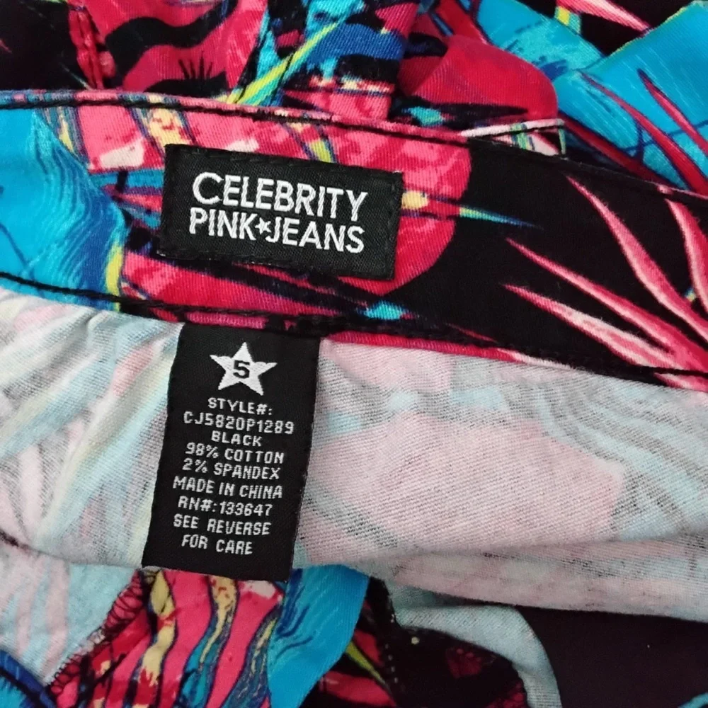 Celebrity Pink - Picture 5 of 5